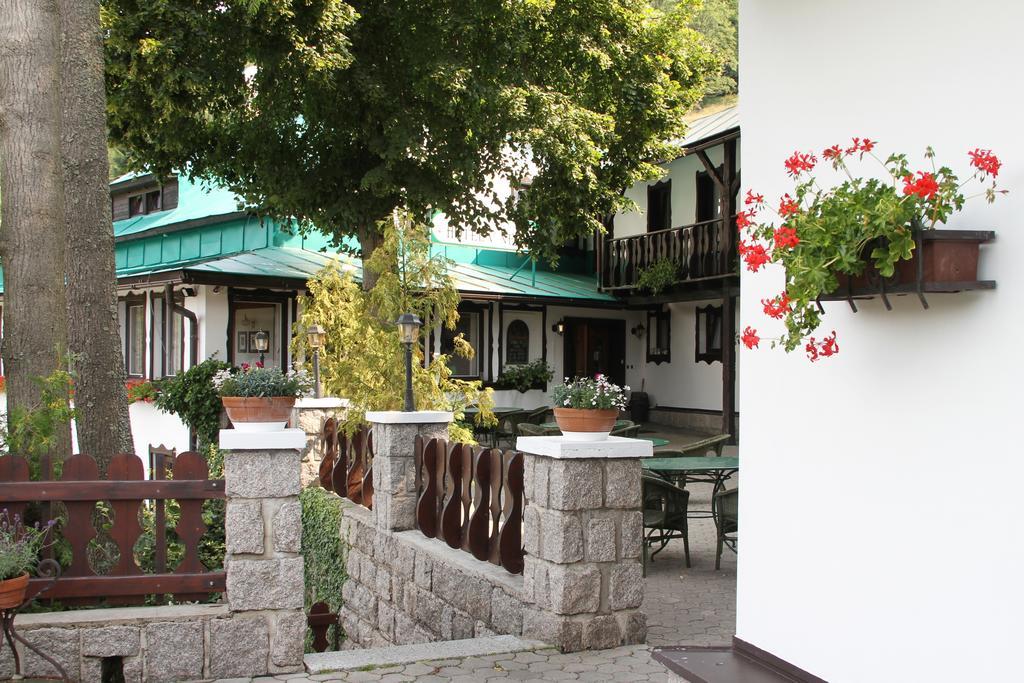 Hotel V Nebi Josefuv Dul Exterior photo